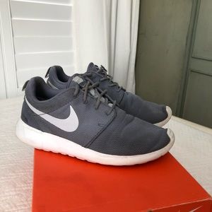 Grey Nike Roshe
